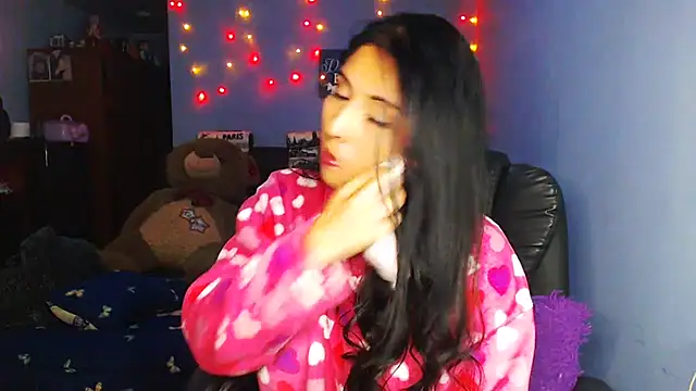 Snapshot of sahtlove1 chatting on 6, 1, 2026 sahtlove1 online show from 6, 1, 2026