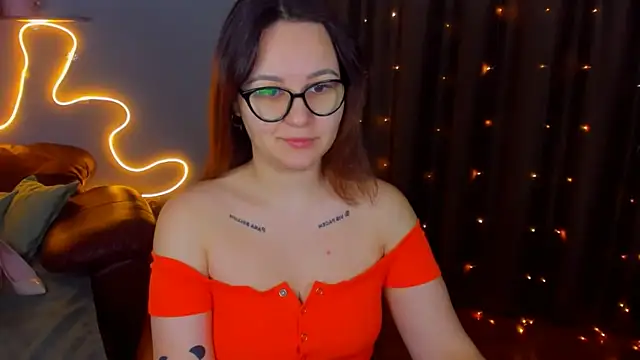 EsterLogan online show from 15, 1, 2025