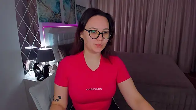 EsterLogan online show from 24, 1, 2025