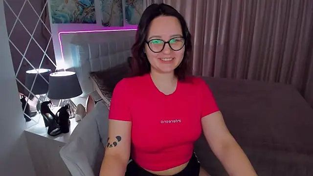 EsterLogan online show from 24, 1, 2025