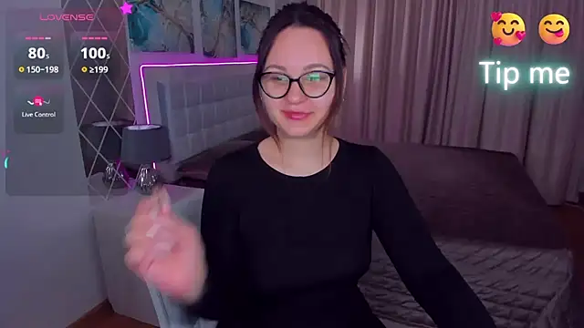 EsterLogan online show from 9, 2, 2025