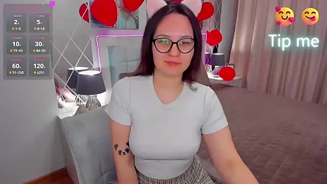 EsterLogan online show from 3, 3, 2025