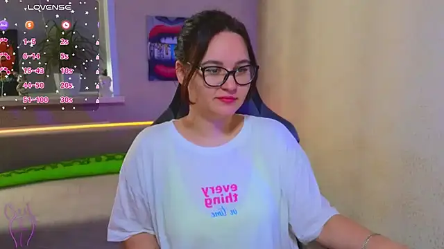 EsterLogan online show from 13, 9, 2025