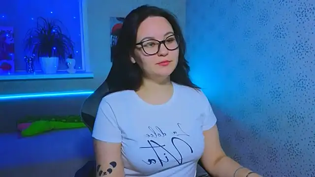 EsterLogan online show from 17, 11, 2025