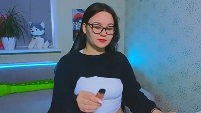 EsterLogan online show from 2, 12, 2025