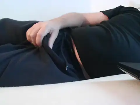 ScalicHat69 online show from 17, 11, 2025