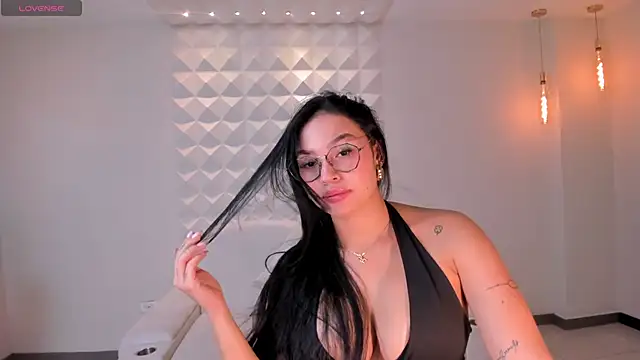 Snapshot of MollyJones_ chatting on 4, 6, 2026 MollyJones online show from 4, 6, 2026