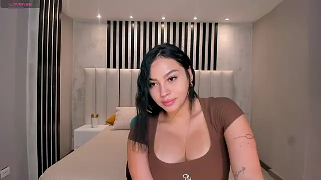 Snapshot of MollyJones_ chatting on 6, 7, 2026 MollyJones online show from 6, 7, 2026