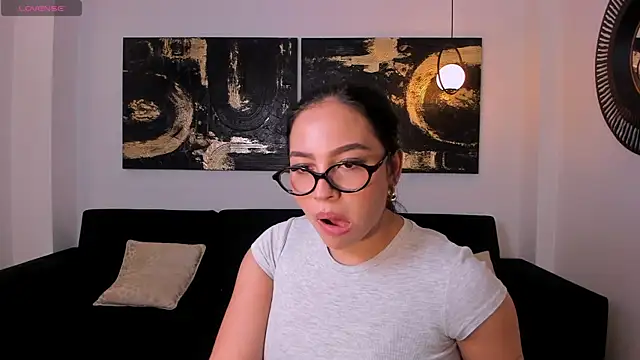 Snapshot of MollyJones_ chatting on 14, 7, 2026 MollyJones online show from 14, 7, 2026