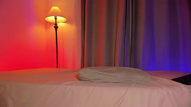 Snapshot of hot_booty_ chatting on 28, 10, 2025 hot booty online show from 28, 10, 2025