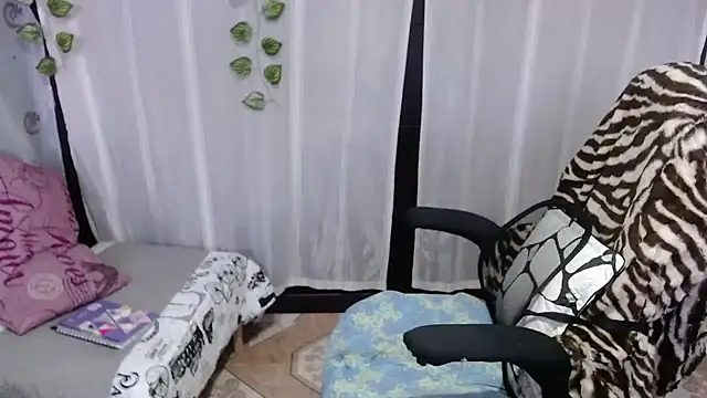 Sonialorens  online show from 1, 2, 2025