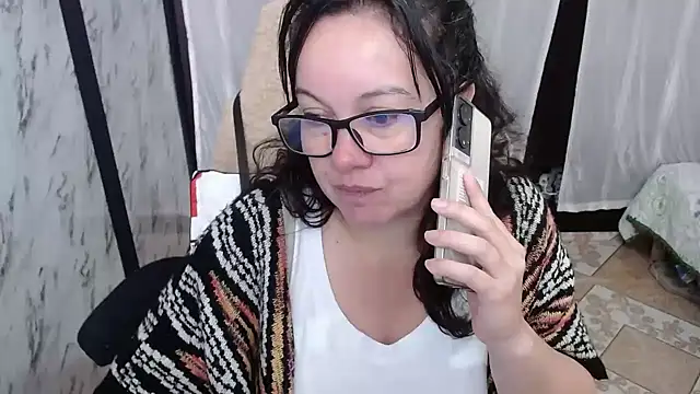 Sonialorens  online show from 8, 3, 2025