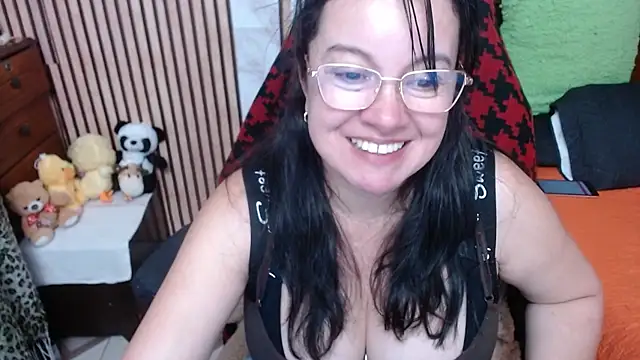 Sonialorens  online show from 4, 10, 2025