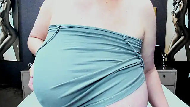 KiraLeila online show from 17, 9, 2025