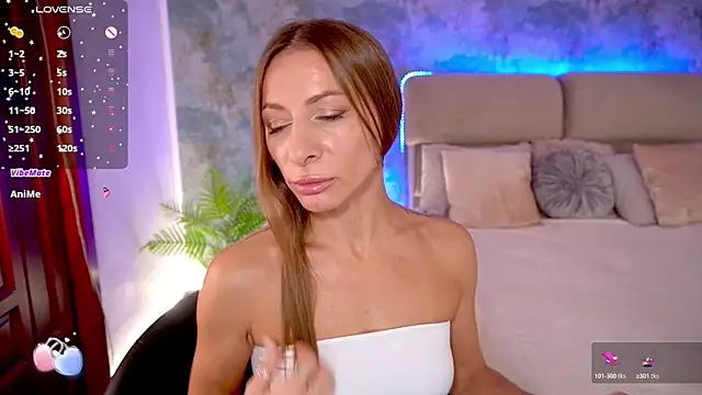 MirandaHobbs online show from 18, 10, 2025