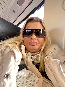 Lisavontease online show from 23, 2, 2025