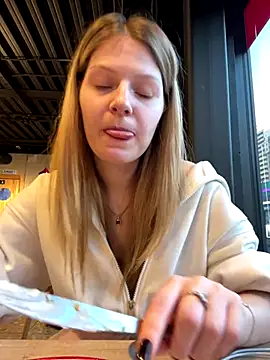 MaryHiggins online show from 22, 11, 2025