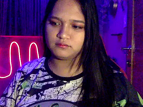 Snapshot of EmpressYna chatting on 25, 10, 2025 EmpressYna online show from 25, 10, 2025