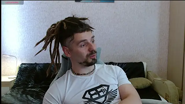 Snapshot of Aestheticguy101 chatting on 11, 5, 2026 Aestheticguy101 online show from 11, 5, 2026
