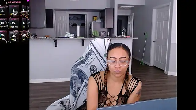 Snapshot of RylHoneyy chatting on 12, 6, 2026 RylHoneyy online show from 12, 6, 2026