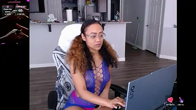 Snapshot of RylHoneyy chatting on 23, 6, 2026 RylHoneyy online show from 23, 6, 2026