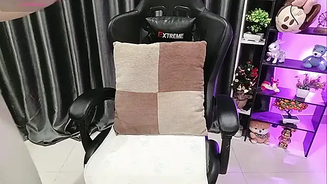 Yuki-yio online show from 23, 4, 2026