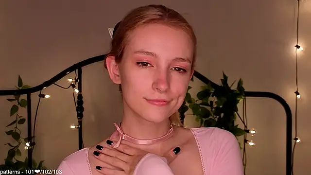 Snapshot of berrry_girl chatting on 15, 5, 2026 berrry girl online show from 15, 5, 2026