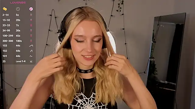 Snapshot of berrry_girl chatting on 22, 6, 2026 berrry girl online show from 22, 6, 2026