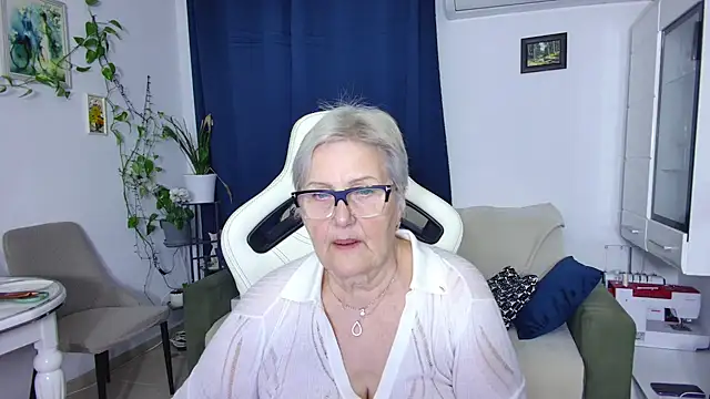 Snapshot of Selenna57 chatting on 15, 4, 2026 Selenna57 online show from 15, 4, 2026