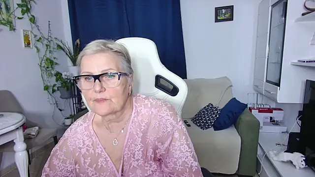 Snapshot of Selenna57 chatting on 16, 4, 2026 Selenna57 online show from 16, 4, 2026