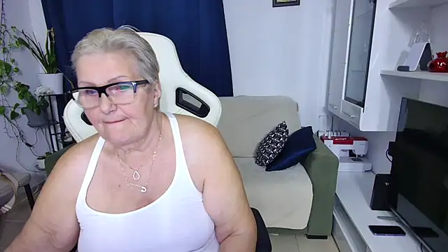 Snapshot of Selenna57 chatting on 22, 4, 2026 Selenna57 online show from 22, 4, 2026