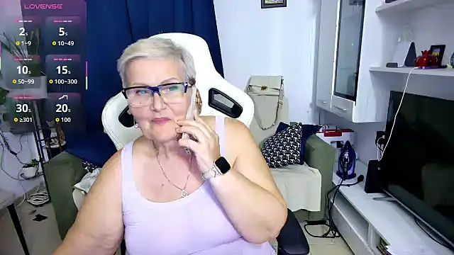Snapshot of Selenna57 chatting on 3, 5, 2026 Selenna57 online show from 3, 5, 2026