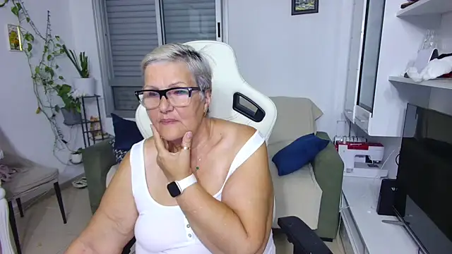 Snapshot of Selenna57 chatting on 5, 6, 2026 Selenna57 online show from 5, 6, 2026