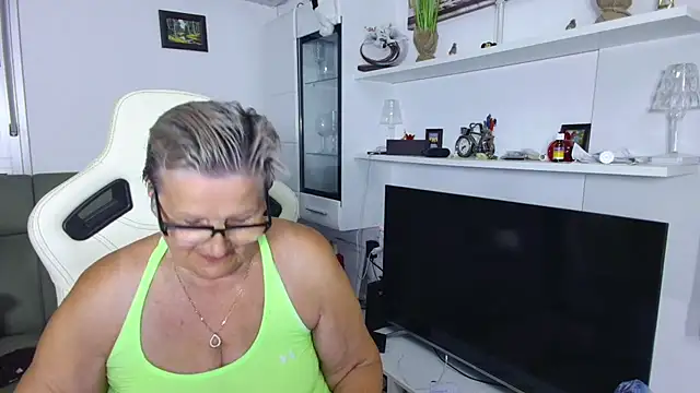 Snapshot of Selenna57 chatting on 16, 6, 2026 Selenna57 online show from 16, 6, 2026