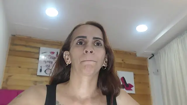 Snapshot of Amber_Moore chatting on 16, 10, 2025 Amber Moore online show from 16, 10, 2025
