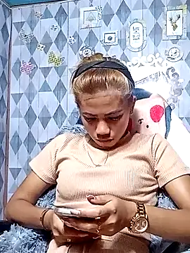 Snapshot of Cutie_body11 chatting on 4, 12, 2024 Cutie body11 online show from 4, 12, 2024