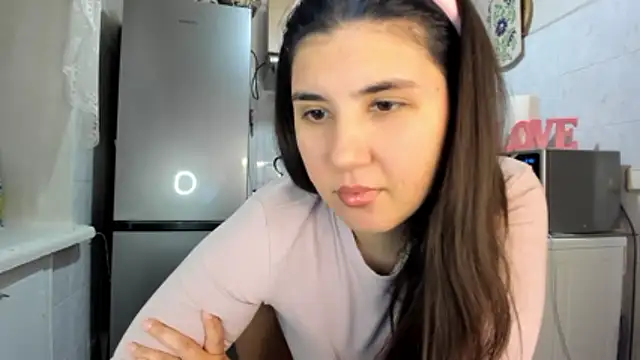 MiaMarrone online show from 19, 12, 2025