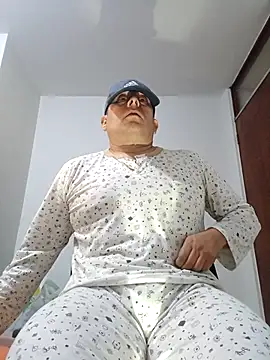 Snapshot of chicoguapo8 chatting on 11, 10, 2025 chicoguapo8 online show from 11, 10, 2025