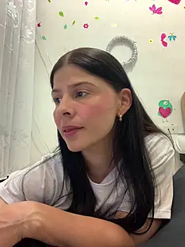 Estefani 32 online show from 12, 4, 2026