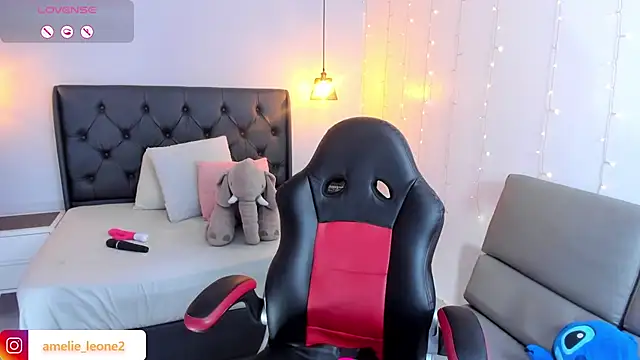 AMELIELEONE online show from 13, 1, 2025