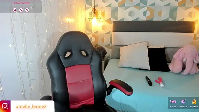 AMELIELEONE online show from 3, 2, 2025