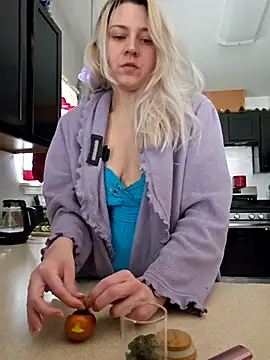 Snapshot of ScarletCallings420 chatting on 9, 3, 2025 ScarletCallings420 online show from 9, 3, 2025