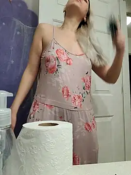 Snapshot of ScarletCallings420 chatting on 12, 3, 2025 ScarletCallings420 online show from 12, 3, 2025