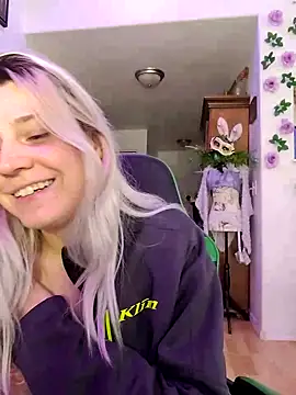 Snapshot of ScarletCallings420 chatting on 12, 3, 2025 ScarletCallings420 online show from 12, 3, 2025