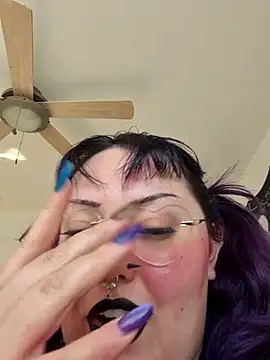 Cutegothcrybabyx online show from 7, 6, 2026