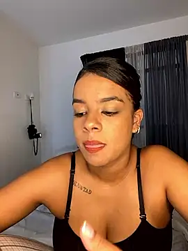 Snapshot of trianawhite chatting on 2, 12, 2024 trianawhite online show from 2, 12, 2024