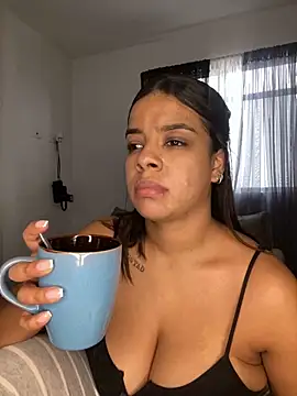 Snapshot of trianawhite chatting on 28, 12, 2024 trianawhite online show from 28, 12, 2024