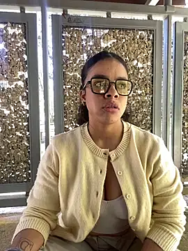 trianawhite online show from 1, 4, 2026