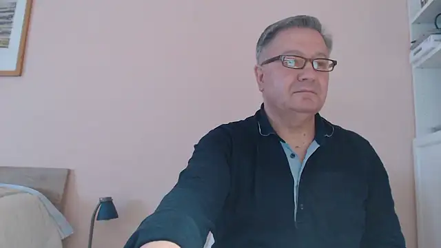 Snapshot of YOU6me chatting on 4, 3, 2025 YOU6me online show from 4, 3, 2025