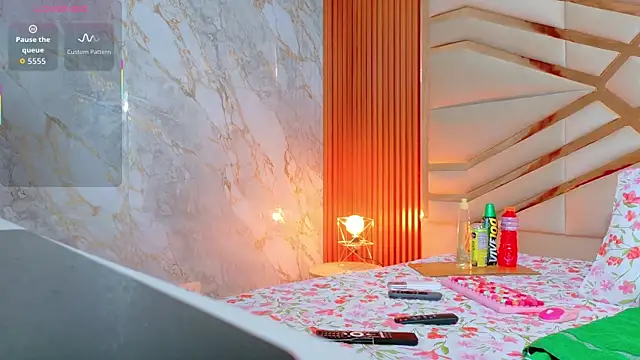 mommywebcam online show from 24, 10, 2025